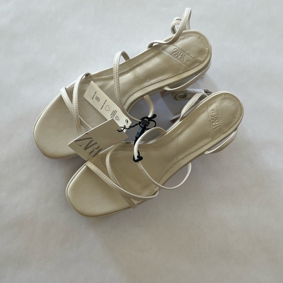 SHOES - Picture 9 of 11